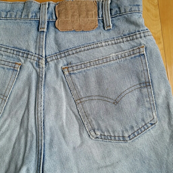 Levis Vintage distressed shorts. - Picture 3 of 7